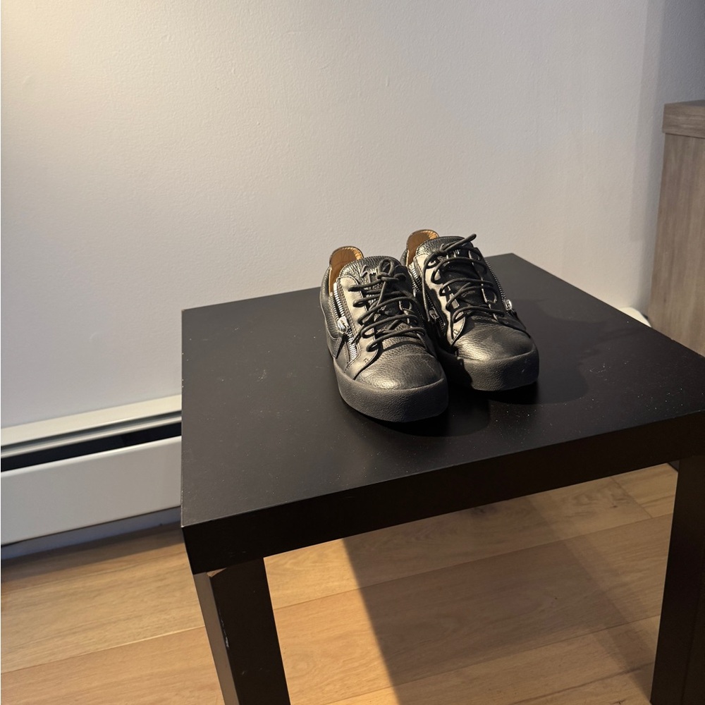 Preowned mens guiseppe zanotti sneaker